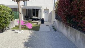 Maisons de vacances Maison tendance avec jardin, centre village, Alpilles, familles : photos des chambres