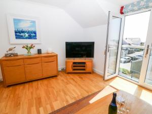 Maelog, 14 Tides Reach