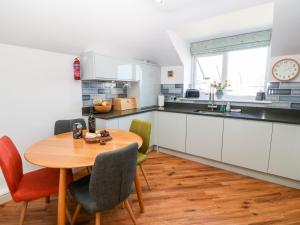 Maelog, 14 Tides Reach