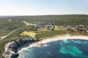 Ocean View walk to the beach & Surfers Point - Margaret River Properties