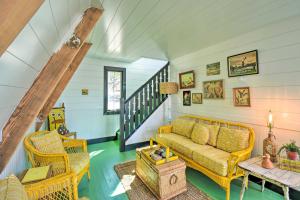 Charming Gainesville Cabin w Private Dock!