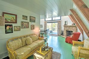 Charming Gainesville Cabin w Private Dock!