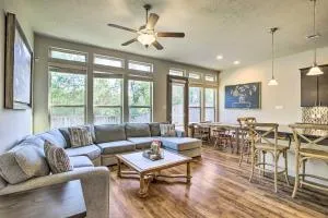 Family-Friendly Spring Townhouse with Backyard! - 汤博尔