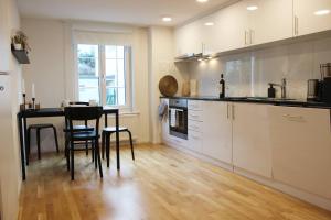 Completely renovated apartment near the train station and the center