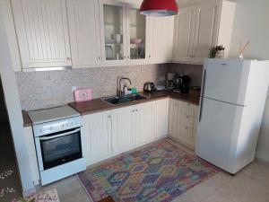 Myrsini’s sea view apartment