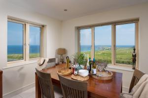 5 The Vista, Newquay - Short Walk to Beach - Free Parking and Wi-Fi - Stunning Views