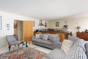 5 The Vista, Newquay - Short Walk to Beach - Free Parking and Wi-Fi - Stunning Views