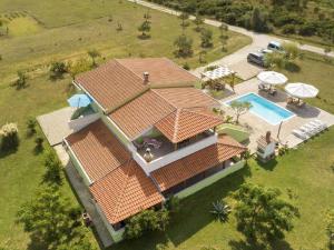 Adorable apartment with swimming pool and terrace