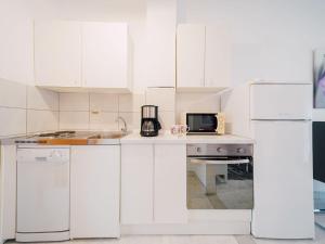 Adorable apartment with swimming pool and terrace