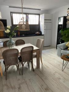 Eterna Primavera, a 40m de la piscina natural