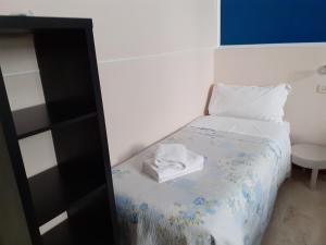Basic Triple Room room in Gira Guest House