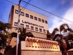 Hotel Syariah Larismanis - Kalibanteng-lor