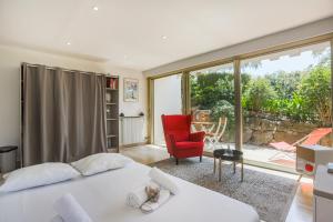 Studio AC La Californie with patio by Olidesi