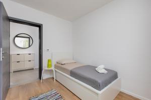 3 Bedroom Apartment Ivana with private parking, Punat