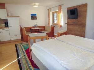 Apartment Hof am Schönbach-3 by Interhome