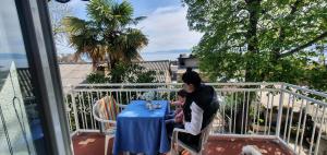 Modern luxury 2-bedroom apt with balcony & patio 