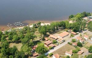 Maisons de vacances Maison de 3 chambres avec vue sur le lac jardin clos et wifi a Vielle Saint Girons : photos des chambres