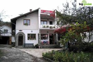 Самостоятелни стаи в къща за гости Балкан
