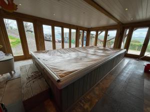 Ty Nofio, Coity Bach