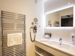 Hotels WESTOTEL TOURS VAL DE LOIRE : Chambre Lits Jumeaux Confort