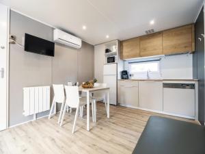 Campings Camping 4 etoiles Au Petit Port de L'Houmeau - La Rochelle : photos des chambres