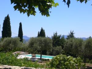 Maisons de vacances Charming Cottage with view and pool in Provence : photos des chambres