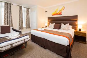 Standard Triple Room room in Kingsland Hotel