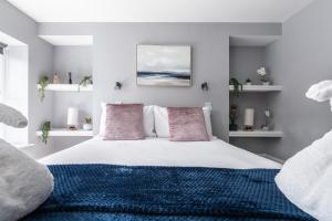 Cosy and Beautiful 2BR Condo with Amazing Cathedral Views