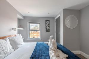 Cosy and Beautiful 2BR Condo with Amazing Cathedral Views