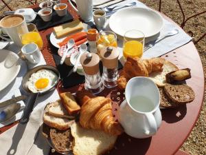 Maisons d'hotes Les Ecuries : photos des chambres