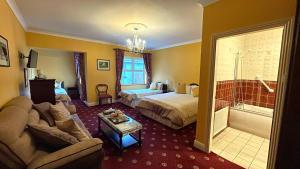 Super-Sized Family Room (King-Size Bed and 2 Twin Beds) room in Cappabhaile House