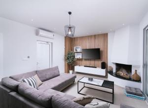 Beach front apartment with swimming pool