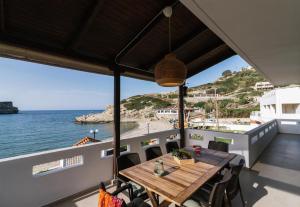 Beach front apartment with swimming pool
