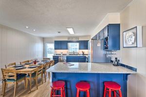 Quaint Sand Dollar Sandbar - Walk to Beach!