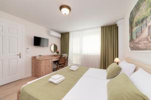 Little Varna is a 3 beds 2 baths Deluxe Apartment