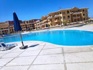 شقه للايجار بورتو السخنه ألعاب مائية فرش مميز فندقي مكيفه