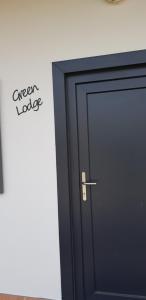 Maisons de vacances Lovely Green Lodge parking GRATUIT : photos des chambres