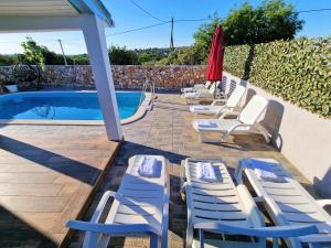 Anas lagoon holiday house with pool at azure beach