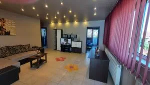 Spacious, modern condo in new villa - sleeps 6 - Ciurel