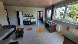 Spacious, modern condo in new villa - sleeps 6
