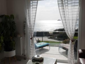 Maisons de vacances 180 panoramic sea view direct beach location Locmaria Plouzan : photos des chambres