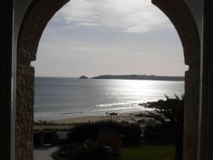 Maisons de vacances 180 panoramic sea view direct beach location Locmaria Plouzan : photos des chambres