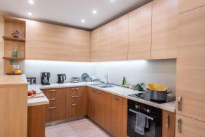 Sofia Day & Night - 2BDR City Center Apartment