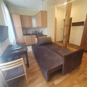 HOT RIGA ERNESTINES 7-3 ENJOY THE FEEL OF HOME AND HISTORY!