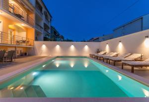 Apartment Jakov with a pool