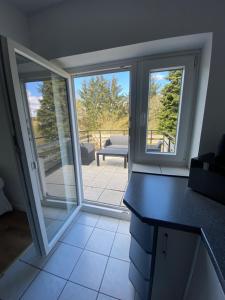 Ferienwohnung mit Balkon und Garten OG