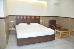 HOTEL RATHNA RESIDENCY