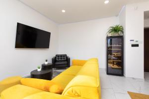 Villa Nina-3 bedroom villa with a pool and hot tub