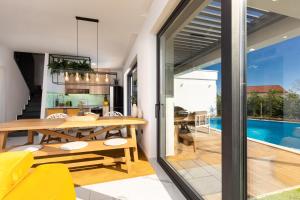 Villa Nina-3 bedroom villa with a pool and hot tub