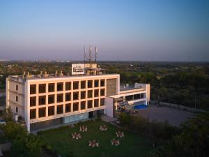 Pride Biznotel Manjusar Vadodara Near Sokhda Lake